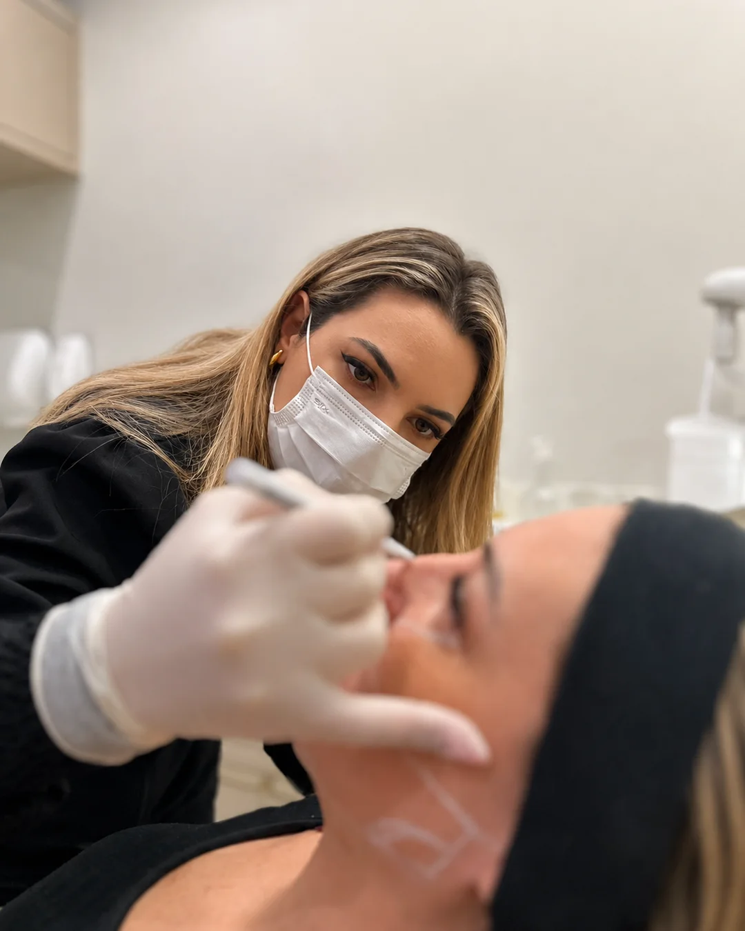 Preenchimento ou bioestimulador de colágeno: como saber qual faz sentido para você