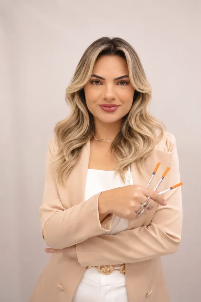 Dra. Isabella Aquino, dentista e harmonizadora facial, em Maringá